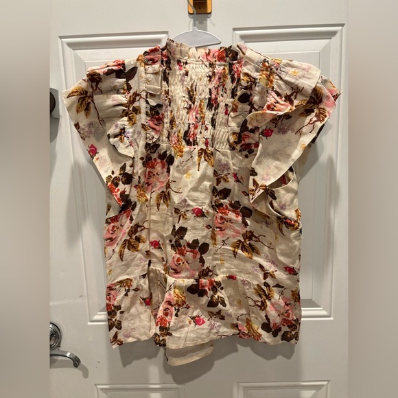 Sea Cream Floral Flutter Sleeve Esme Top size small
Never worn - Picture 4 of 6